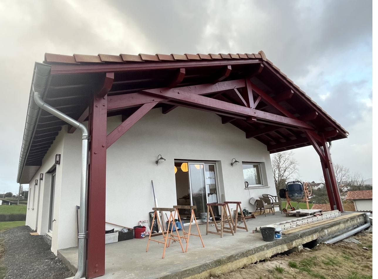 Auvent en bois, structure apparente, Urcuit