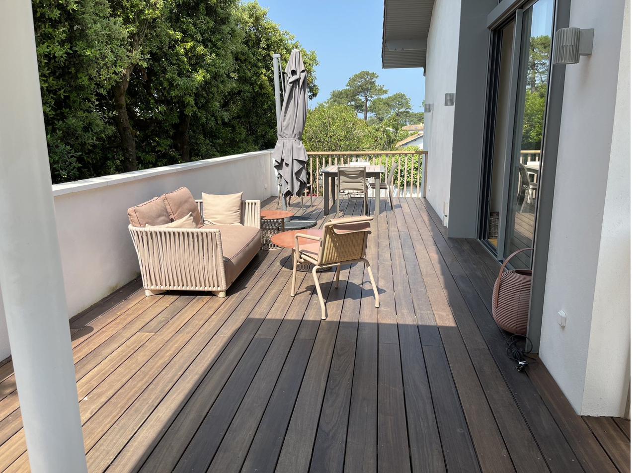 Terrasse en padouk avec coin salon extérieur, Anglet